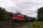 185 332-1 mit einem Containerzug in Halstenbek am 29.07.2011