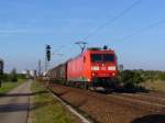 185 011-4 zieht einen gemischten Gterzug am 21.09.2011 durch Wiesental

