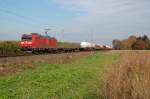 185 006-4 ist hier mit einem gemischten Gterzug zwischen Mersch (Westf) und Bockum - Hvel unterwegs, 28.10.2011.