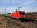 Die 185 282 am 12.03.2011 mit einem Containerzug unterwegs bei Obertraubling.