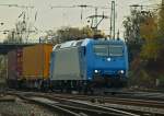 185 515-4 zieht am 20.11.2011 einen Containerzug aus Richtung Kln kommend durch das Gleisvorfeld in Aachen West. Der Zug wird kurze Zeit spter von einer Cobra bernommen und nach Belgien geschleppt.