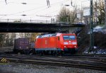 185 148-4 DB kommt mit einem KLV-Zug aus Richtung Kln und fhrt in Aachen-West ein bei schner Wintersonne am Rosenmontag 20.2.2012.