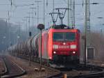 185 176-5 und 185 052-8 stehen am 14.03.2012 abfahrbereit in Aachen West vor einem langen Kesselzug.