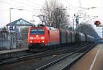 185 194-8 von Railion kommt als Umleiter mit einem kurzen Coilzug aus Richtung Neuss nach Aachen-West und fhrt die Kohlscheider-Rampe hoch.
Aufgenommen bei der Durchfahrt in Kohlscheid bei Abendstimmung. am 15.3.2012.