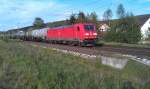 185 350 mit Kesselwagenzug am 08.05.2012 in Neuses bei Kronach Richtung Lichtenfels.