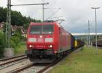 185 059-3 steht am 1. Juni 2012 mit einem gemischten Gterzug auf Gleis 5 in Kronach.