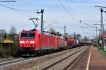 185 016-3 mit einer unbekannten Br 152 und einem gemischten Gterzug Richtung Nrnberg bei der Durchfahrt in Regensburg-Prfening, 10.04.2012