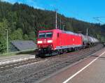 185 155 mit einem gemischten Gterzug am 20.05.2012 in Frtschendorf. 