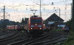 185 303-5 von Railion fhrt mit einem Kohlenzug aus Belgien und fhrt in Richtung Kln bei der Ausfahrt aus Aachen-West in der Abendstimmung am 29.8.2012.