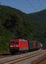 185 055-1 fhrt mit ihrem Gterzug in Lambrecht(Pfalz) Richtung Kaiserslautern.