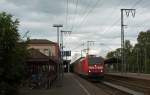 185 043-7 fuhr am 28.09.2012 mit einem Gterzug von Emden nach Osnabrck, hier in Leer.