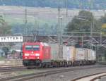 185 285-4 zieht am 29. September 2012 einen Containerzug durch Kronach.