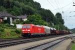 185 285 mit einem Gterzug am 14.07.2012 bei der Durchfahrt in Wernstein.