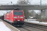 185 111-2 mit Schwester und Tonerdezug in Ringsheim am 13.02.2013