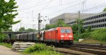 185 265-6 von Railion  kommt aus Richtung Kln,Aachen-Hbf mit einem Kurzen Coilzug aus Linz-Voestalpine(A) nach Genk-Goederen(B) und fhrt in Aachen-West ein bei Wolken am 1.6.2013.