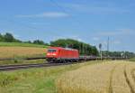 185 201 mit einem aus Flachwagen mit Rundstahl beladen bestehenden Ganzzug auf der Filsbahn.Bild entstand bei Ebersbach an der Fils am 27.7.2013