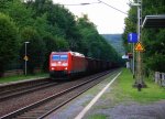 185 186-4 DB kommt durch Sehlem mit einem langen gemischten aus Kln-Gremberg nach Trier-Ehrang und fhrt in Richtung Trier-Ehrang auf der KBS 690 Moselstrecke am einem schnem Sommerabend am 19.8.2013.