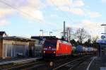 185 030-4 DB  kommt mit einem Kurzen Containerzug aus Italien nach Köln-Eifeltor  aus Richtung Koblenz und fährt in Richtung Köln.