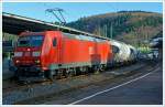 Wohl für 2013 mein letzter Güterzug... 

Die 185 042-9 eine TRAXX F140 AC1 der DB Schenker Rail mit einem gem. Güterzug rauscht am 31.12.2013 durch den Bahnhof Betzdorf/Sieg, in Richtung Köln.