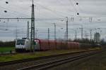 In Nievenheim am Güterbahnhof steht die 185 697-0 Jolina mit dem Northeimer abfahrbereit am Samstag den 8.2.2014 