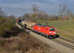 185 272 mit einem Güterzug am 12.02.2014 bei Langenisarhofen.