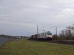 Am 15.3.14 war die 185 581 mit ihrer EWALS Cargo Care Aufschrift auf der Rheinbahn unterwegs. 
Hier wurde der Zug bei Waghäusel aufgenommen. 