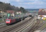 185 308-4 zieht am 26. März 2014 einen Militärzug durch Kronach in Richtung Lichtenfels.
