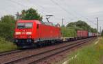 185 222 verlässt am 03.07.14 den Hamburger Hafen mit einem Containerzug.