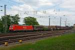 
Die 185 281-3 der DB Schenker Rail Deutschland AG mit einem gem. Güterzug fährt am 31.05.2014 durch Neustadt an der Weinstraße. 