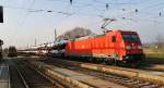 185 379-5 der DB ist am 27.11.2014 mit einem vollen Autotransportzug durch Kirchstetten unterwegs. Beladen ist der Zug mit Autos der Marke Ford.