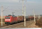 Mit einem gemischten Güterzug ist 185 069-2 am Morgen des 12. März 2015 auf der KBS 805 kurz vor Neustadt an der Aisch unterwegs.