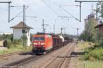 185 168 erreichte am 17.7.14 mit einem Güterzug aus Nürnberg den Bahnhof Hirschaid. Neben den immer noch in Betrieb befindlichen Formsignalen ist auch das große Baywa-Lagerhaus bemerkenswert.