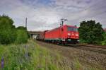 185 202-9 ist am 10.06.15 mit einen Güterzug bei Fulda zu sehen.