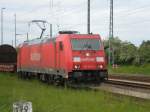 Am 02.06.2010 stand die 185 214 von DB Schenker Rail im Bahnhof Grimmen. Sie bespannte den Schadwagenzug von Rostock-Seehafen nach Eberswalde. Weshalb der Zug über die Nordbahn umgeleitet wurde ist mir leider unbekannt, dennoch sehr interessant. 