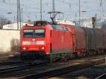 185 046 am 17.02.2007 bei der Durchfahrt durch Regensburg Hbf.