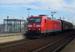 Von der Riedbahn kommend wechsel die 185 055-1 auf die Strecke nach Bischofsheim.
Dornberg den 30.8.2015