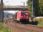 185 392 fährt am 31.08.15 mit einem Güterzug Richtung Linz. Aufgenommen bei Kimpling.