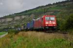 185 384-5 ist am 08.09.15 mit einen Aufliegerzug in Richtung Süden unterwegs abgelichtet bei Thüngersheim.