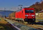 185 237-5 kommt mit einen gemischten Güterzug aus Richtung Gemünden/Main gesehen am 09.12.15 bei Gambach.