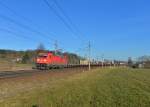 185 211 mit einem Güterzug am 08.02.2014 bei Andorf.