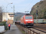 185 089-0 kam mit einem Stahlzug durch Linz am Rhein Richtung Koblenz gefahren.

Linz am Rhein 02.04.2016
