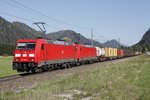 185 362 + 185 215 mit Güterzug bei St.Pankraz am 21.04.2016.