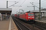 Durchfahrt am 21.03.2015 von der 185 027-0 mit einem gemischten Güterzug in Frankfurt (Main) Süd in Richtung Süden.