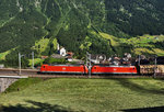 DB 185 139-3 und 185 124-5 fahren donnern oberhalb der Ortschaft Wassen mit einem Mischer den Gotthard hinauf.
Aufgenommen am 19.7.2016.