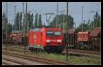 RAILION Logistics 185 294-6 wird sich gleich an das Ende eines Lokzugs stellen und den Feierabend geniessen (Teleaufnahme, gesehen Angermnde 21.08.2010)