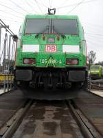 DB 185 389-4 auf der Drehscheibe in Osnabrck am 19.9.10.