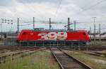 185 399 in voller Breitseite auf der
Drehscheibe in Wels am 11.08.2012.
Foto wurde von der ffentlich zugnglichen
Zufahrsstrasse aus gemacht.