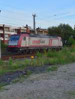 Lz ist die Crossrail 185 590-7 in Rheydt in Richtung Aachen unterwegs. 20.9.2012