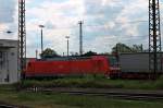 Etwas versteckt stand am 22.04.2014, auch die Vorserienlok 185 002-3 mit abgeschossenem Lack ebenfalls im Bh Offenburg und machte auch Pause.