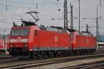 DB Lok 185 123-7 mit der DB Lok 185 094-0 im schlepp durchfahren den Badischen Bahnhof in Basel.